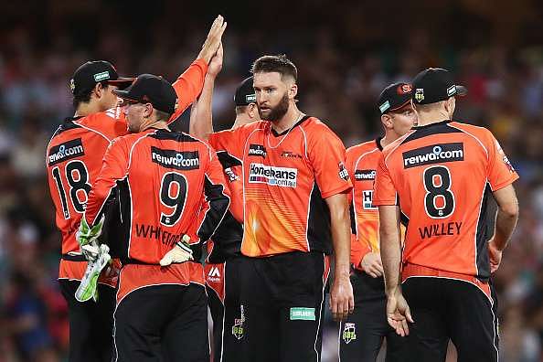 SYDNEY, AUSTRALIA - DECEMBER 27:  Andrew Tye of the Scorchers celebrates with team mates after claiming the wicket of Jordan Silk of the Sixers during the Big Bash League match between the Sydney Sixers and Perth Scorchers at Sydney Cricket Ground on December 27, 2016 in Sydney, Australia.  (Photo by Brendon Thorne/Getty Images)